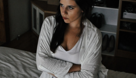 大量発生するミノウスバを駆除するには 具体的で効果的な駆除方法をご紹介 ハピラフマガジン